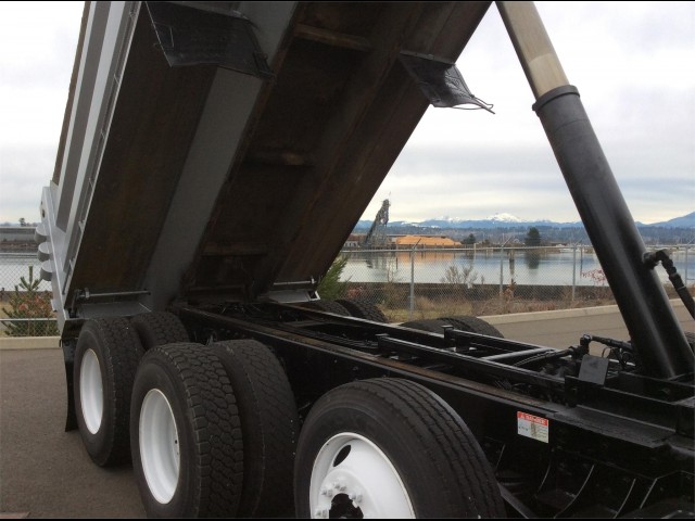 1999 INTERNATIONAL 2574 