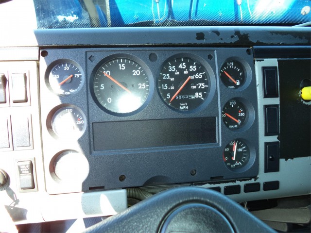 2000 FREIGHTLINER FL70 