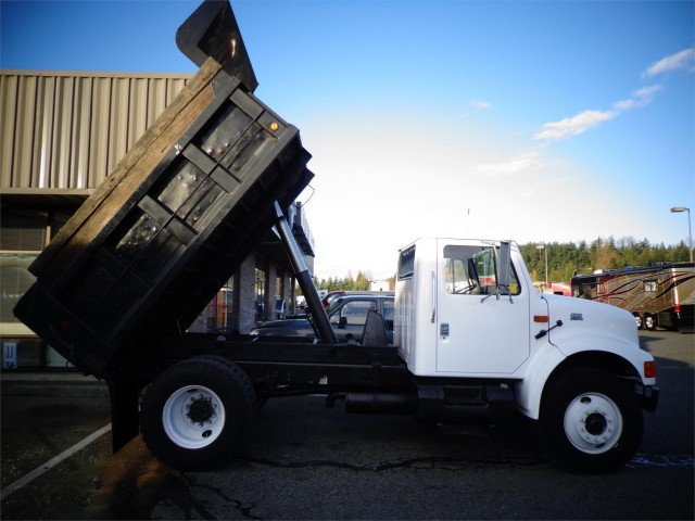 1999 INTERNATIONAL 4700 