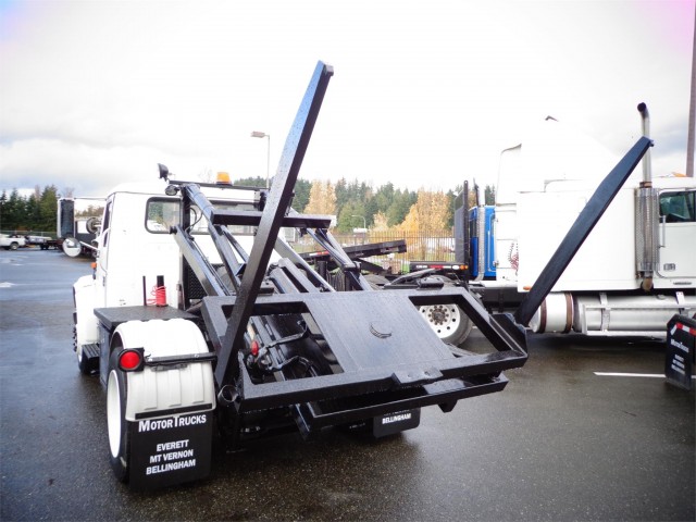 2001 INTERNATIONAL 4700LP 