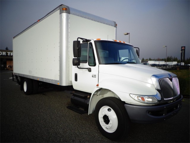 2005 INTERNATIONAL 4300 