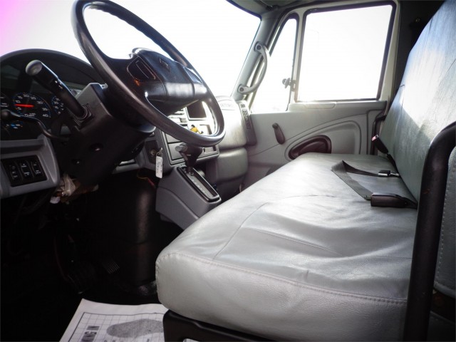 2005 INTERNATIONAL 4300 