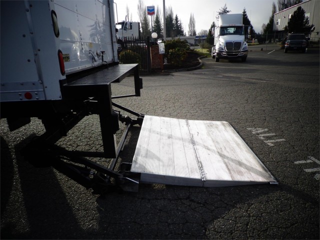 2005 INTERNATIONAL 4300 