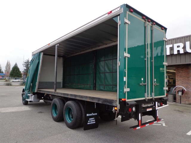 2007 FREIGHTLINER BUSINESS CLASS M2 106 