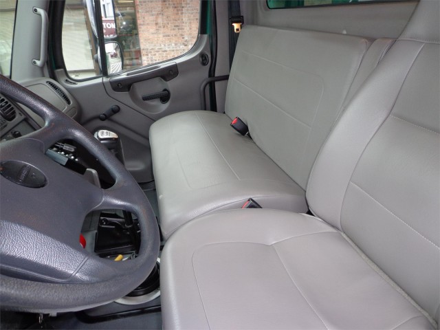 2007 FREIGHTLINER BUSINESS CLASS M2 106 