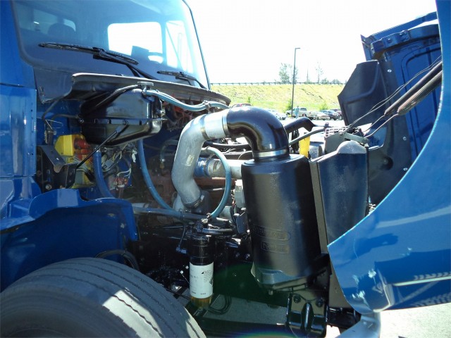 2000 FREIGHTLINER FL70 