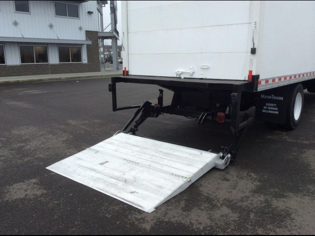 2002 INTERNATIONAL 4300 