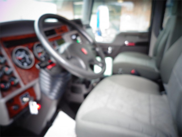 2008 KENWORTH T300 