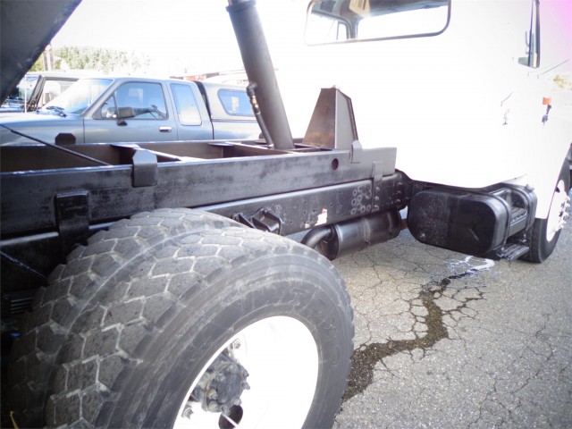 1999 INTERNATIONAL 4700 