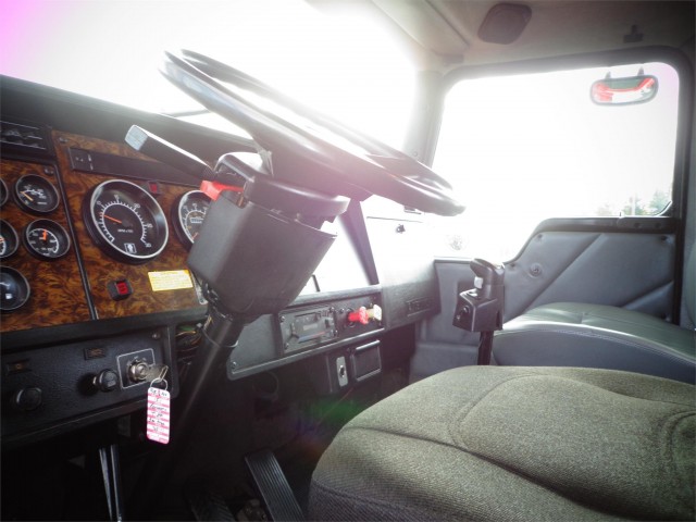 1998 KENWORTH T300 