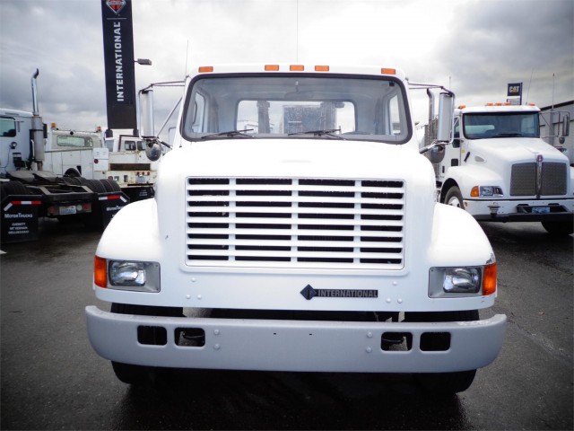2001 INTERNATIONAL 4700LP 
