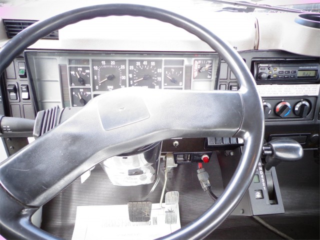 2001 INTERNATIONAL 4700LP 