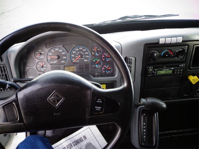 2005 INTERNATIONAL 4300 