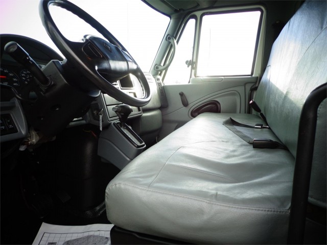 2005 INTERNATIONAL 4300 