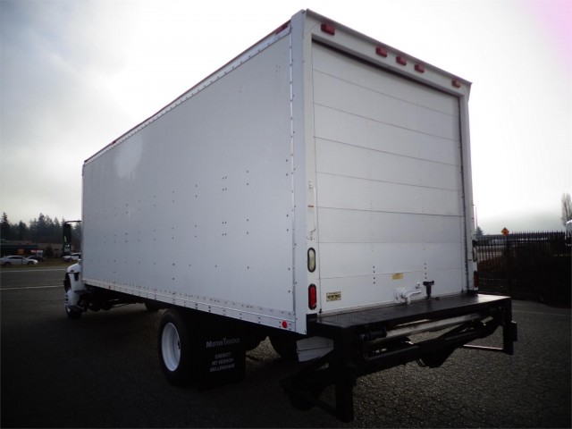 2005 INTERNATIONAL 4300 